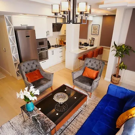 Hidden Gem In Sisli Apartment